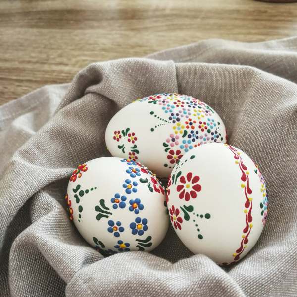 easter egg decorating with wax