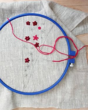 DIY felt toy scarf embroidery