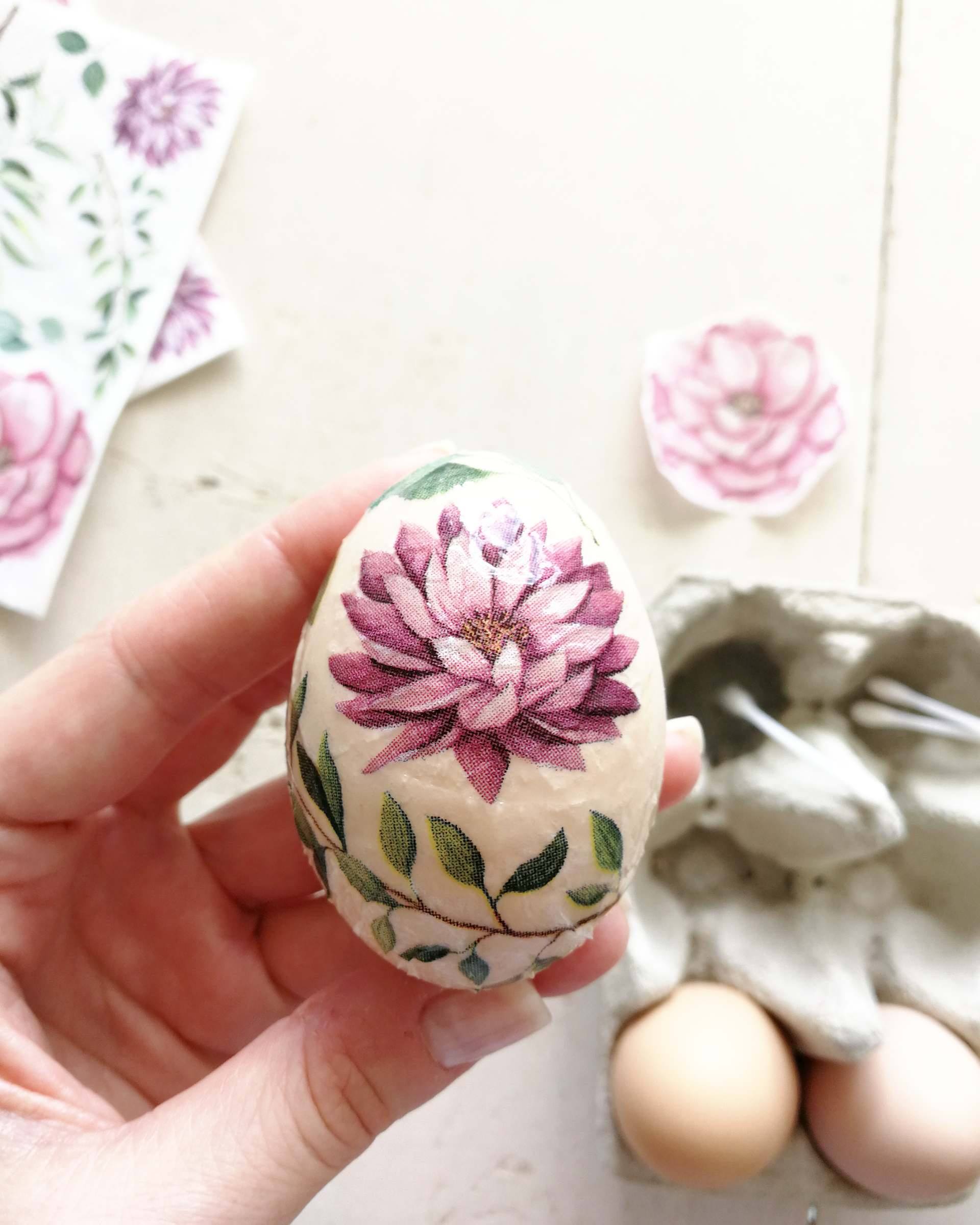 easy easter egg decorating with tissue