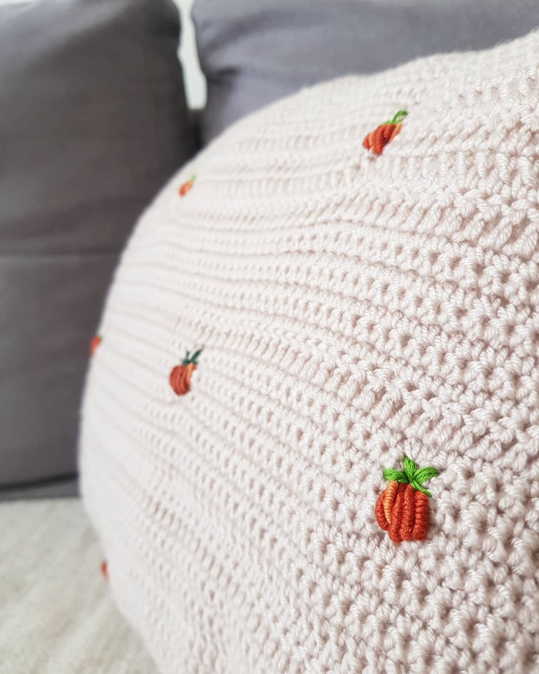 easy crochet pillow diy